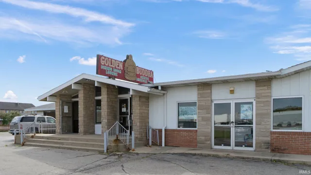 $620,000 | 10 West 815 North, Howe, IN 46746