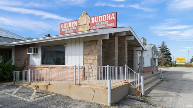 $620,000 | 10 West 815 North, Howe, IN 46746