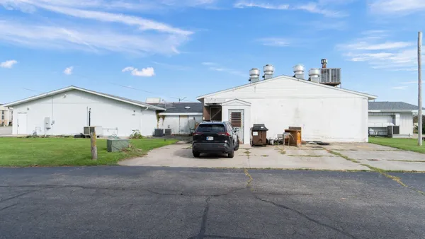 $620,000 | 10 West 815 North, Howe, IN 46746