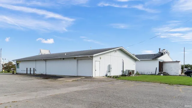 $620,000 | 10 West 815 North, Howe, IN 46746