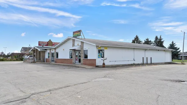 $620,000 | 10 West 815 North, Howe, IN 46746