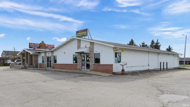 $620,000 | 10 West 815 North, Howe, IN 46746