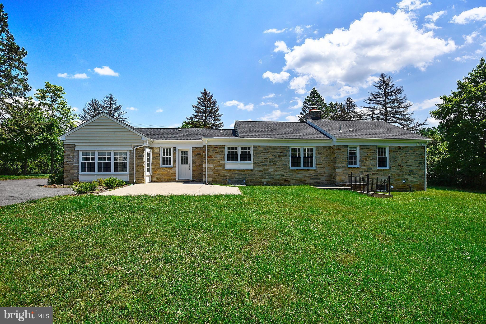 13039 Beaver Dam Road Cockeysville, MD 21030 - Photo 20 of 20 a front view of a house with a garden