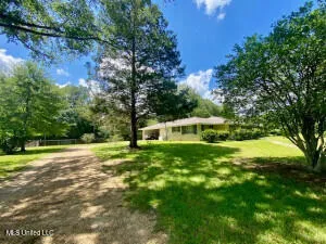 $237,000 | 1091 Moaks Creek Road, Summit, MS 39666