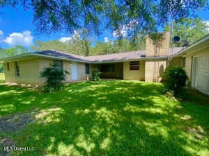 $237,000 | 1091 Moaks Creek Road, Summit, MS 39666