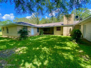 1091 Moaks Creek Road Summit, MS 39666 - Photo 4 of 37 20250724232252669055000000