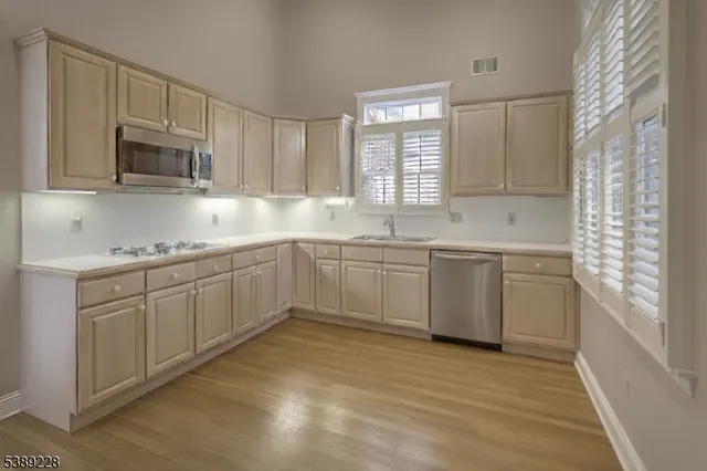 $915,000 | 6 Polo Club Road, Far Hills, NJ 07931