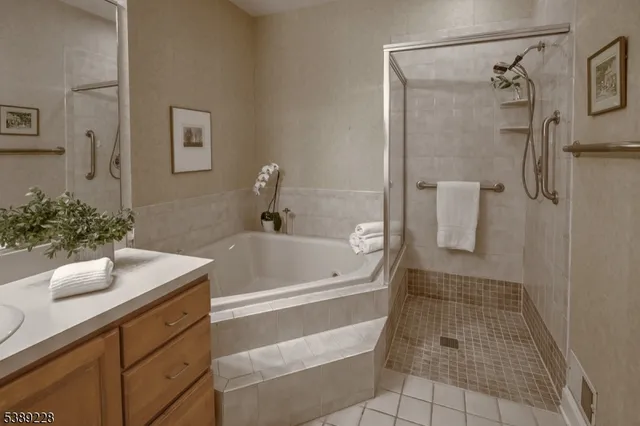 $915,000 | 6 Polo Club Road, Far Hills, NJ 07931