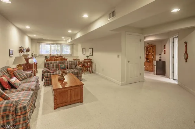 $915,000 | 6 Polo Club Road, Far Hills, NJ 07931