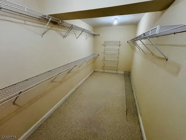 $915,000 | 6 Polo Club Road, Far Hills, NJ 07931