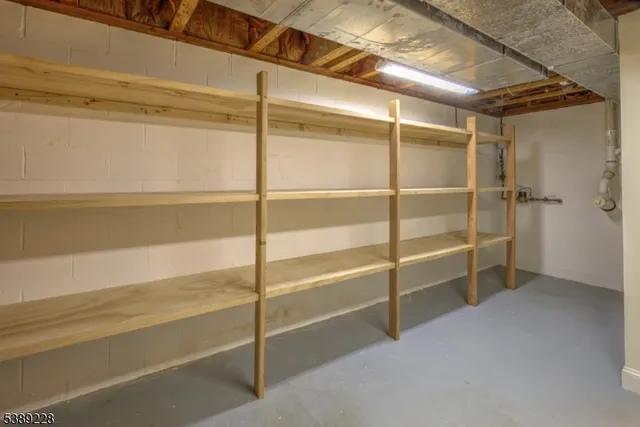 $915,000 | 6 Polo Club Road, Far Hills, NJ 07931