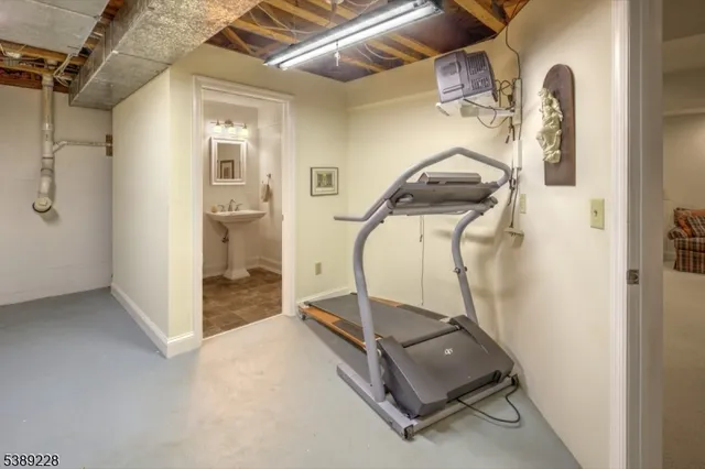 $915,000 | 6 Polo Club Road, Far Hills, NJ 07931