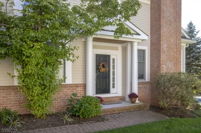 $915,000 | 6 Polo Club Road, Far Hills, NJ 07931