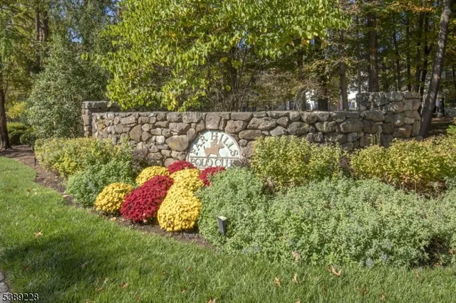 $915,000 | 6 Polo Club Road, Far Hills, NJ 07931