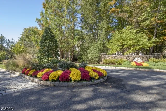 $915,000 | 6 Polo Club Road, Far Hills, NJ 07931