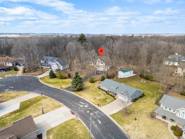 $599,900 | 1825 Pine Tree Court, Luxemburg, WI 54217