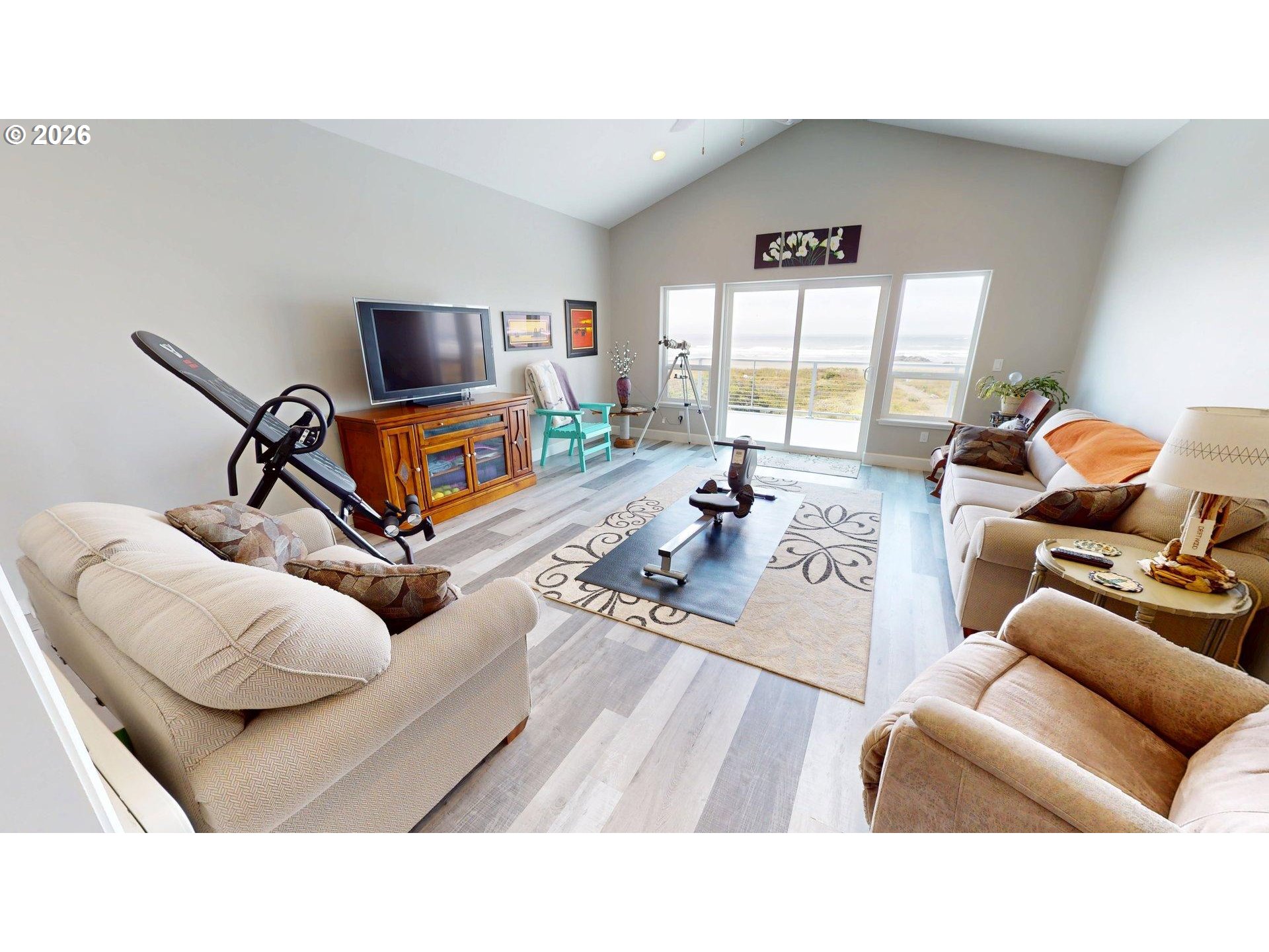30516 Old Coast Road Gold Beach, OR 97444 - Photo 25 of 41 Family Room