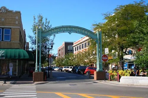 $1,200 | 4764 North Virginia Avenue, Unit 214, Chicago, IL 60625