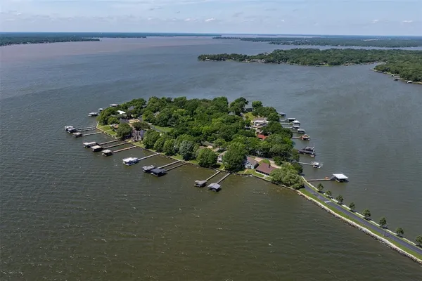 a picture of a lake view