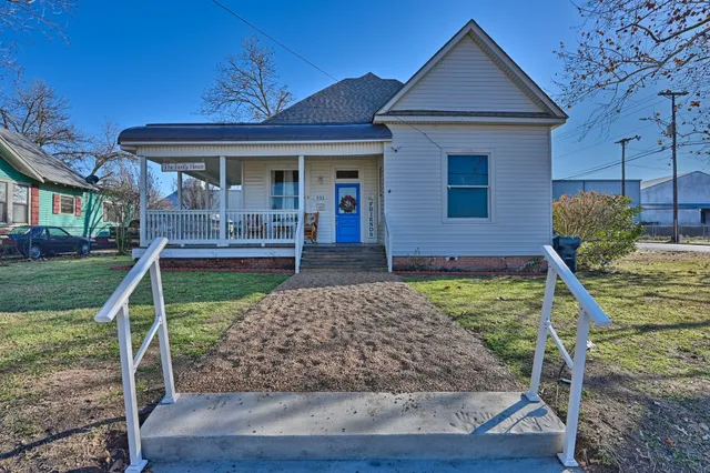 $367,500 | 511 Peabody Street, Brenham, TX 77833