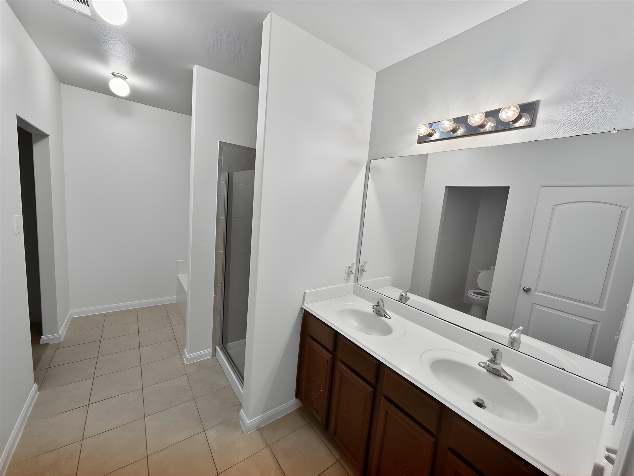 5127 Oak Briar Lane Rosenberg, TX 77469 - Photo 13 of 21 Primary downstairs bath with double sink vanity, walk-in shower, and soaker tub. Large walk-in closet.