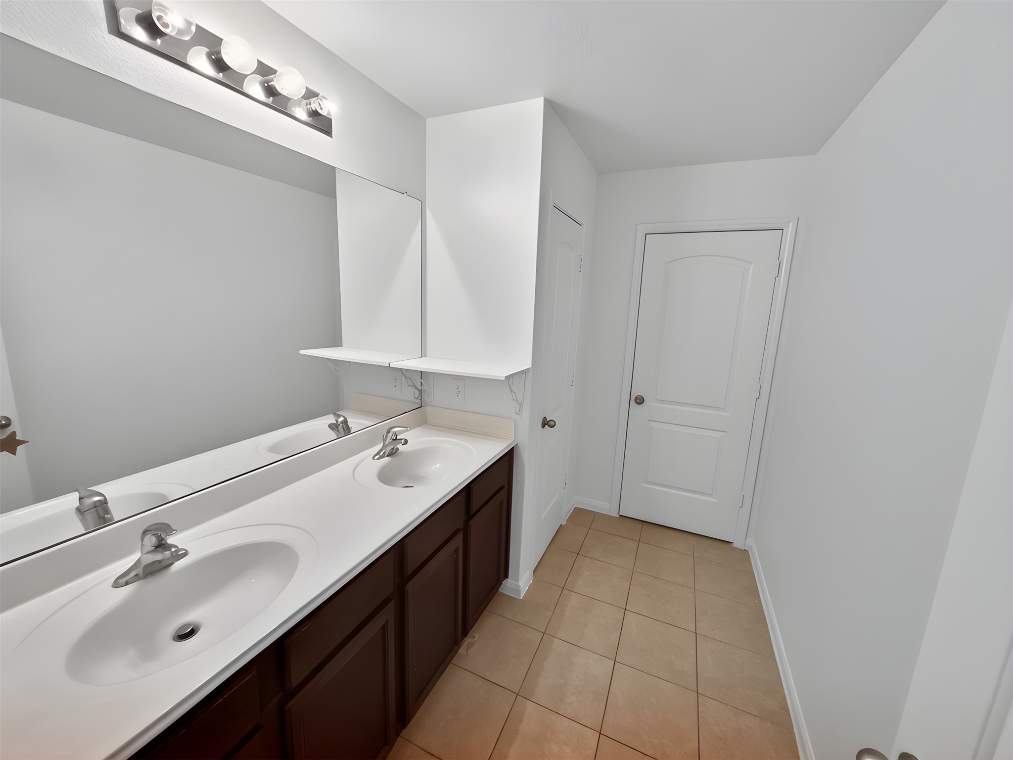 5127 Oak Briar Lane Rosenberg, TX 77469 - Photo 16 of 21 Upstairs full bath with double sink vanity and plenty of storage.