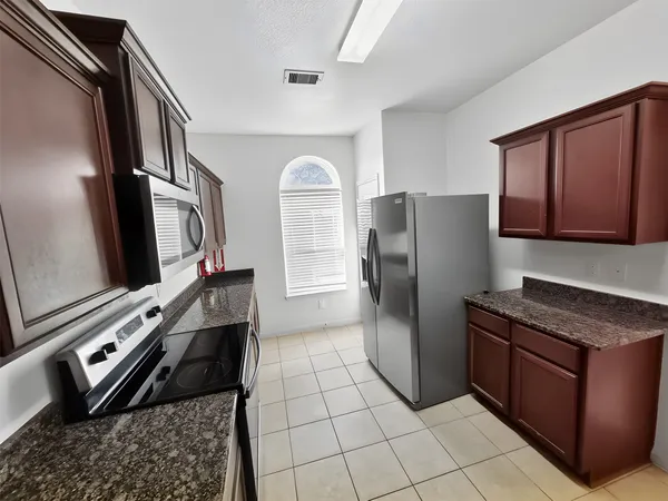 $2,400 | 5127 Oak Briar Lane, Rosenberg, TX 77469