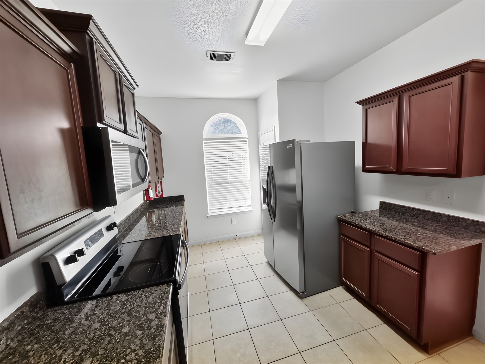 5127 Oak Briar Lane Rosenberg, TX 77469 - Photo 3 of 21 Kitchen has granite counters and stainless appliances.