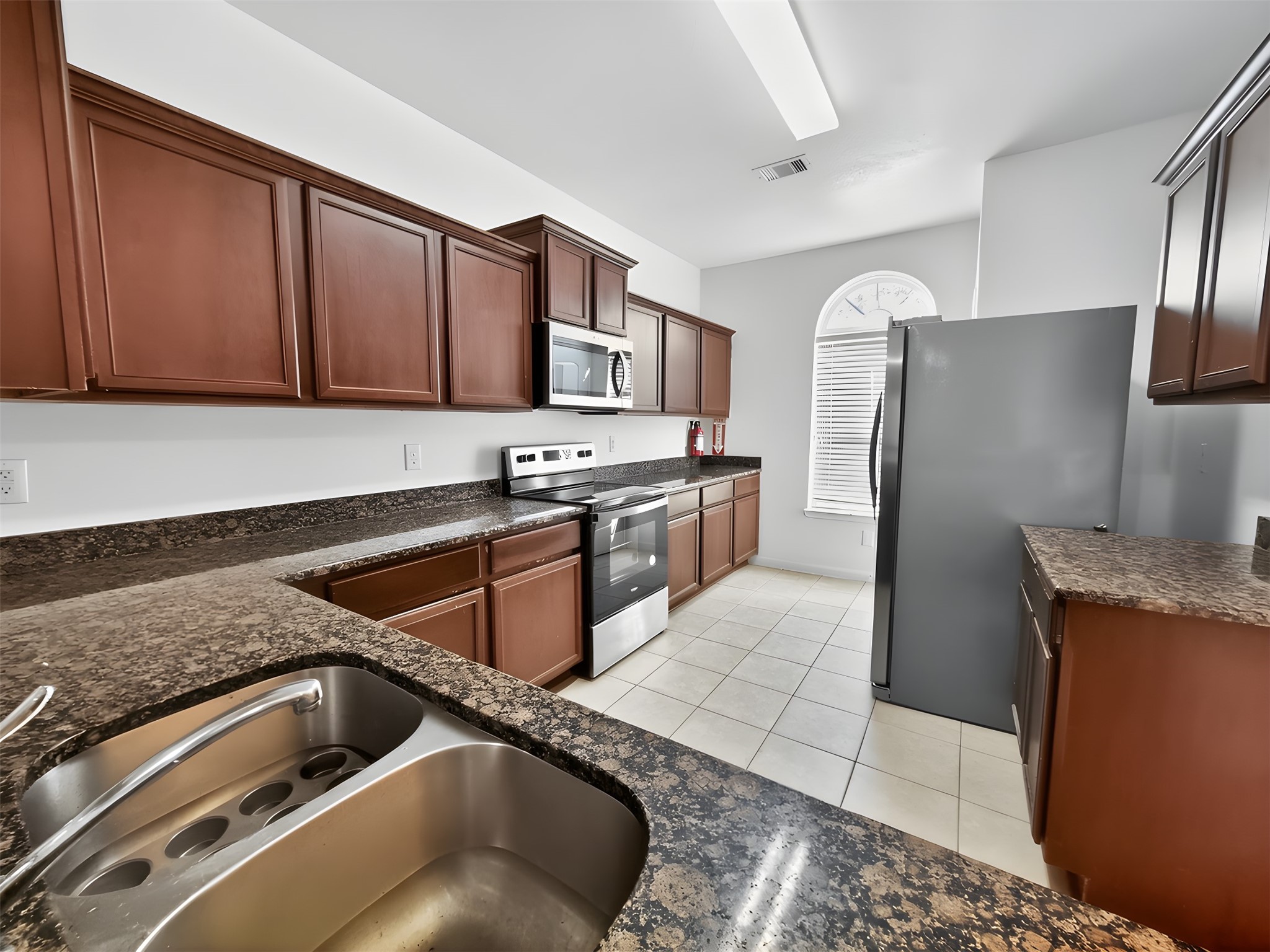 5127 Oak Briar Lane Rosenberg, TX 77469 - Photo 4 of 21 This kitchen offers so much storage.