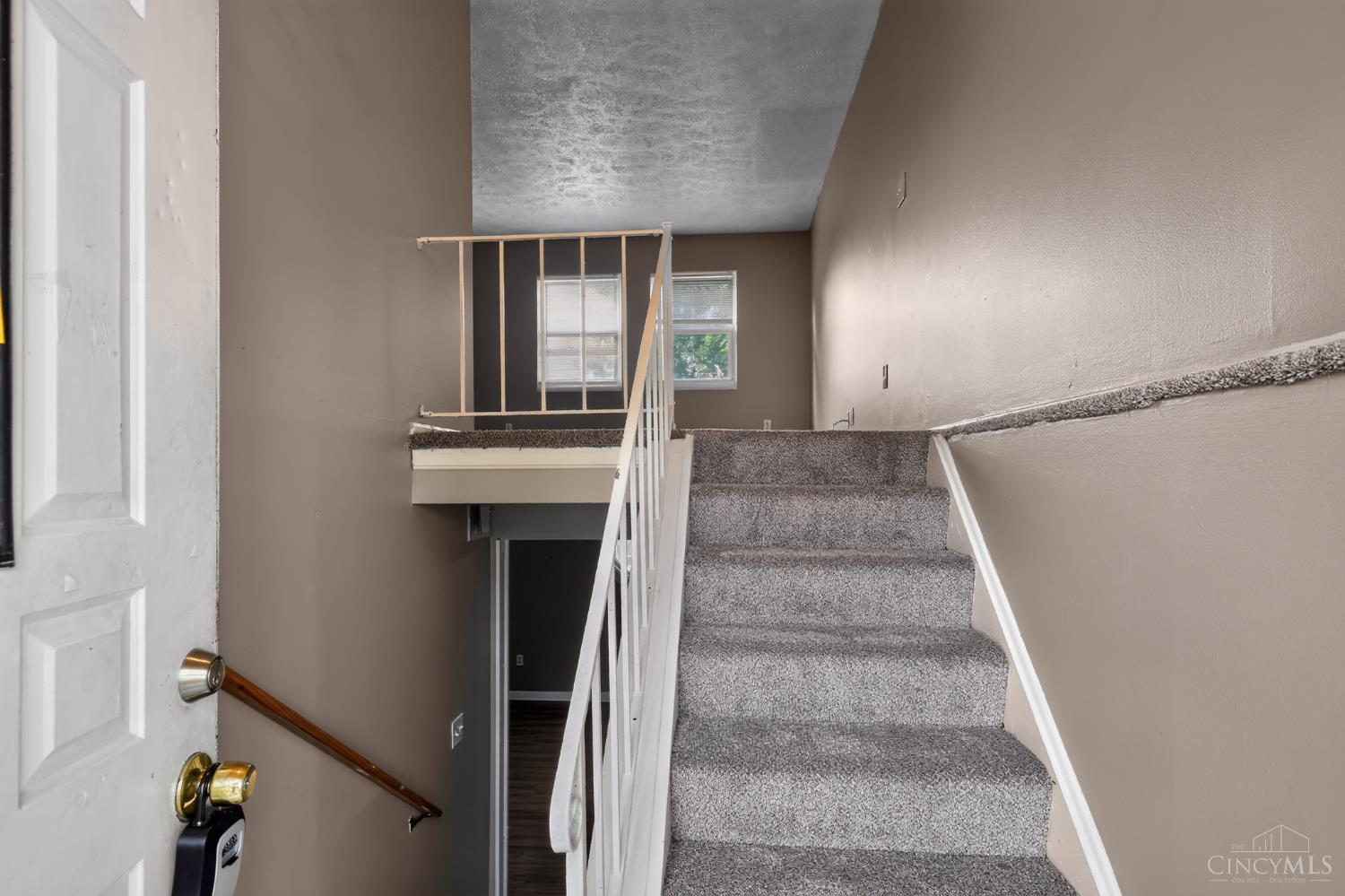 2743 Springdale Road Cincinnati, OH 45251 - Photo 9 of 30