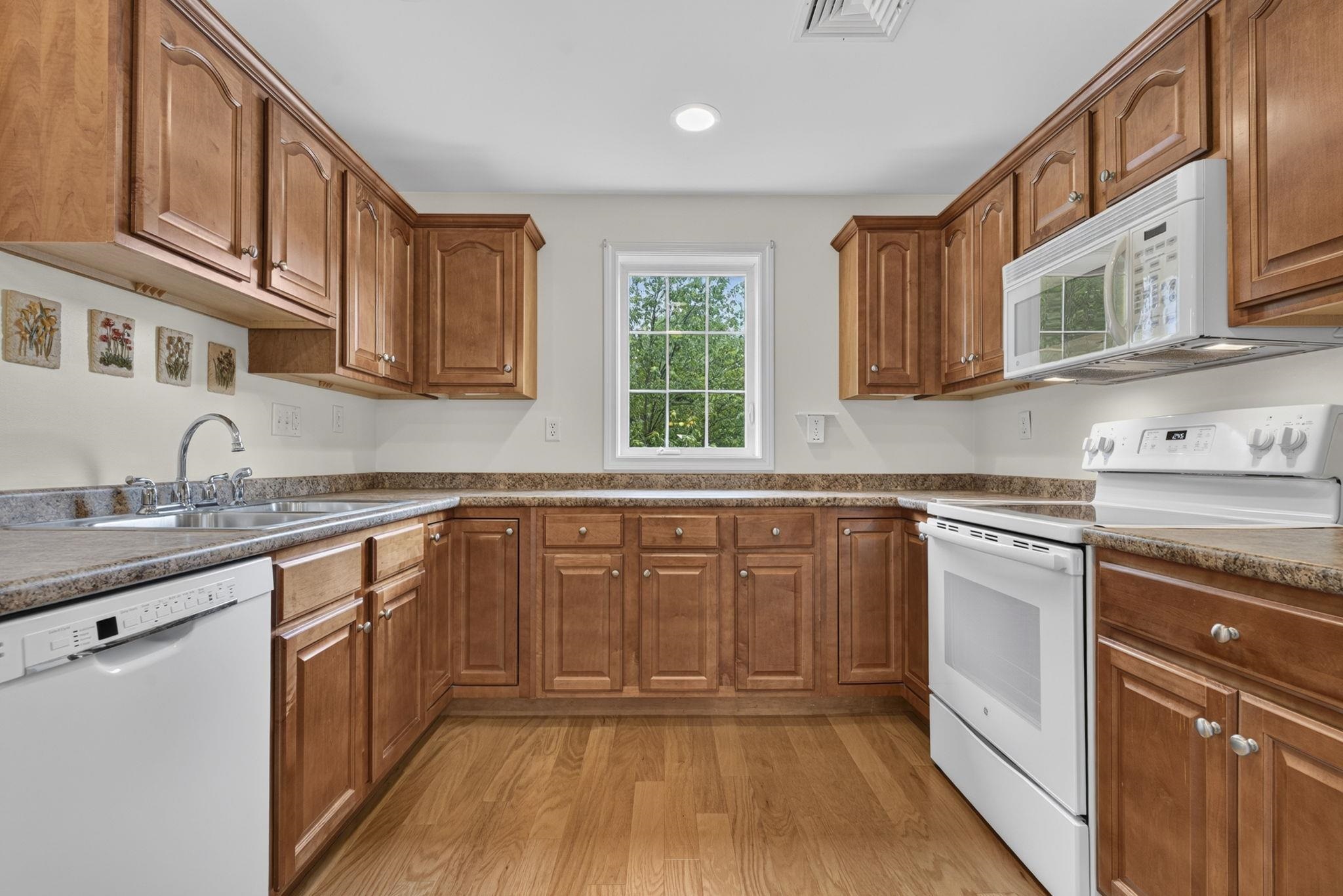 59 Cluff Road, Unit 37 Salem, NH 03079 - Photo 7 of 47