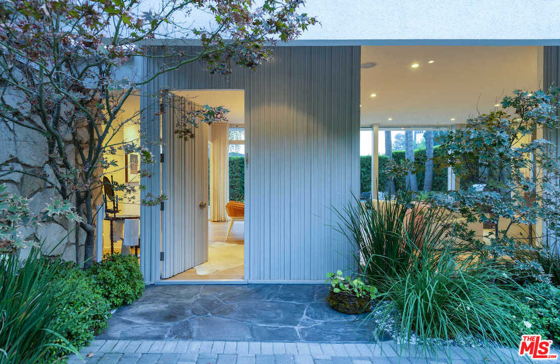 1566 Rising Glen Road Los Angeles, CA 90069 - Photo 2 of 32 a view of a small yard