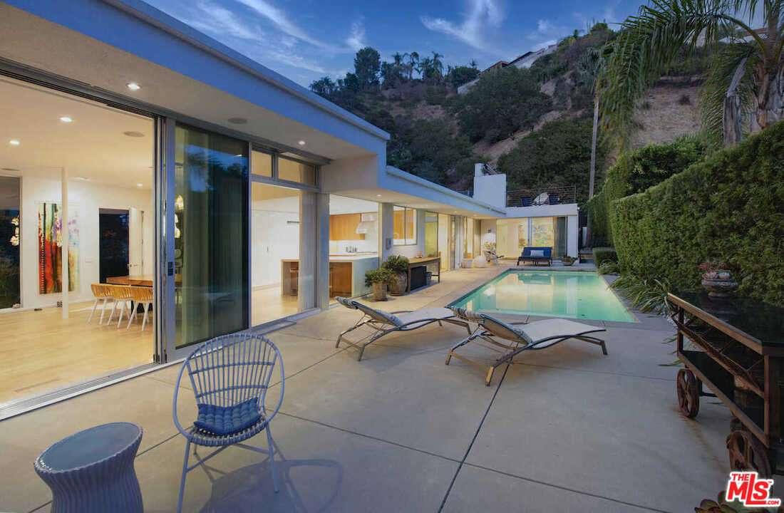 1566 Rising Glen Road Los Angeles, CA 90069 - Photo 31 of 32 a building outdoor space with patio furniture and potted plants