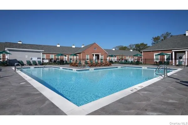 $2,095 | 75 Circle Drive, Unit 75110, Central Islip, NY 11722