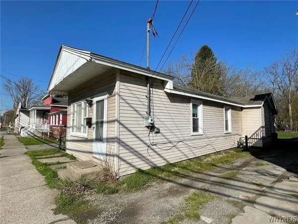 $79,900 | 245 Clinton Street, Lockport City, NY 14094