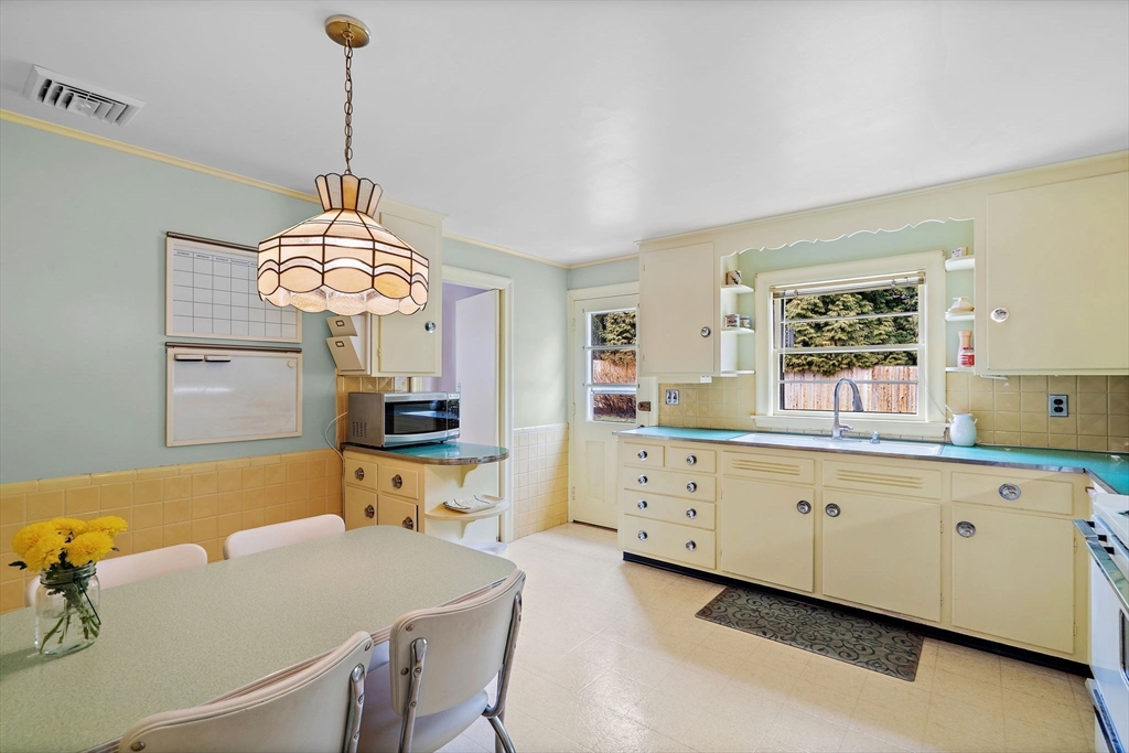 6 Shaw Road Belmont, MA 02478 - Photo 10 of 39