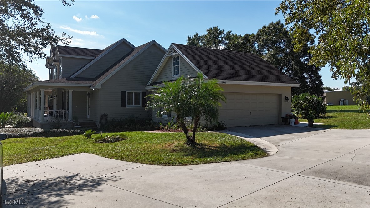 965 Stenstrom Road Wauchula, FL 33873 - Photo 5 of 25 a front view of a house with garden