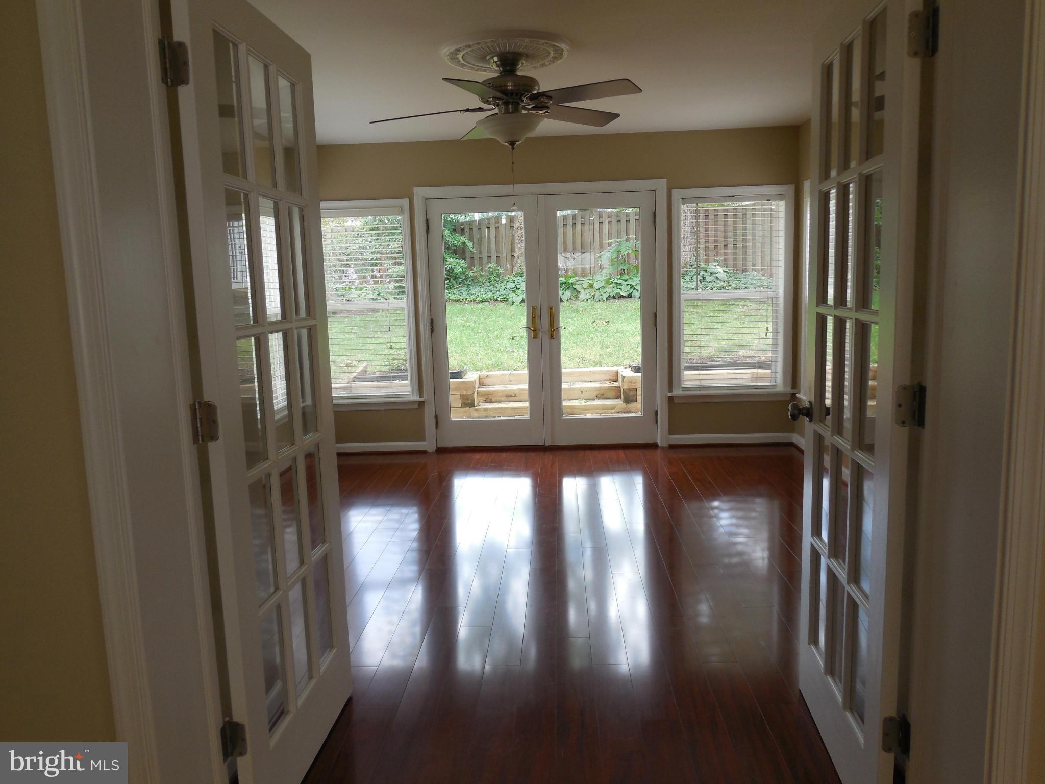 5506 Ferndale Street Springfield, VA 22151 - Photo 10 of 24 Living Room