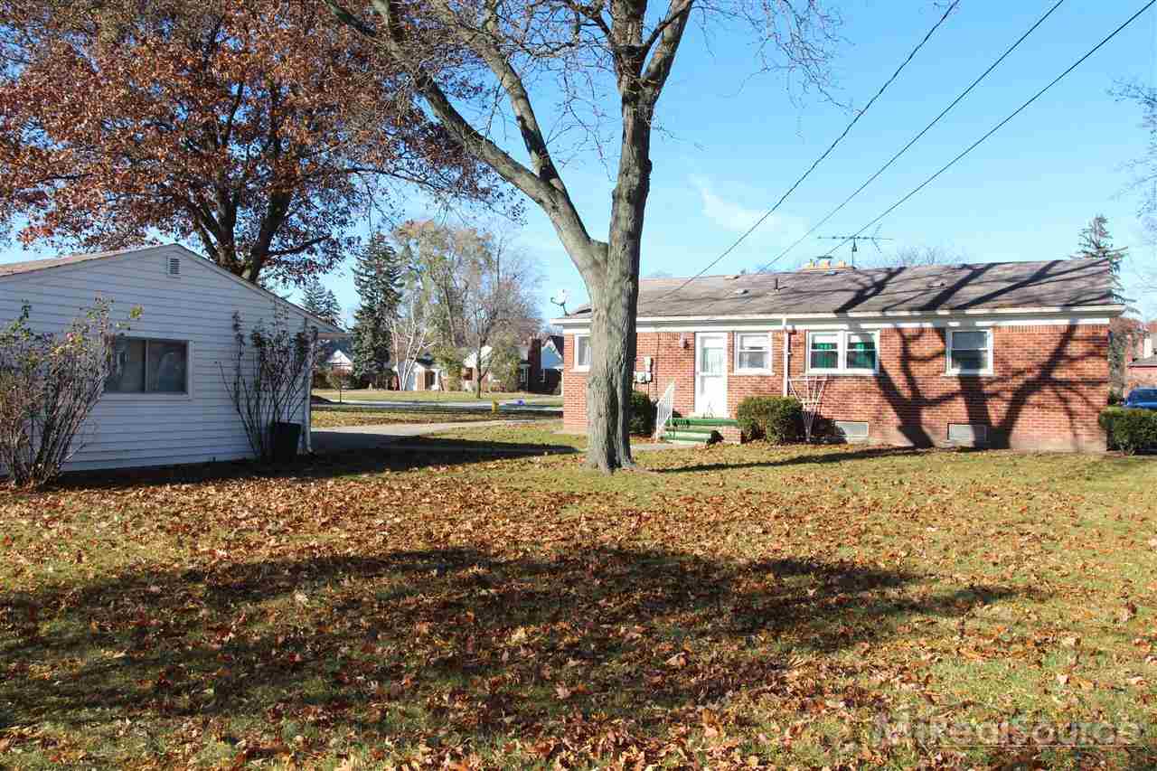 1602 East Maple Road Birmingham, MI 48009 - Photo 5 of 17 31173265-4.JPG