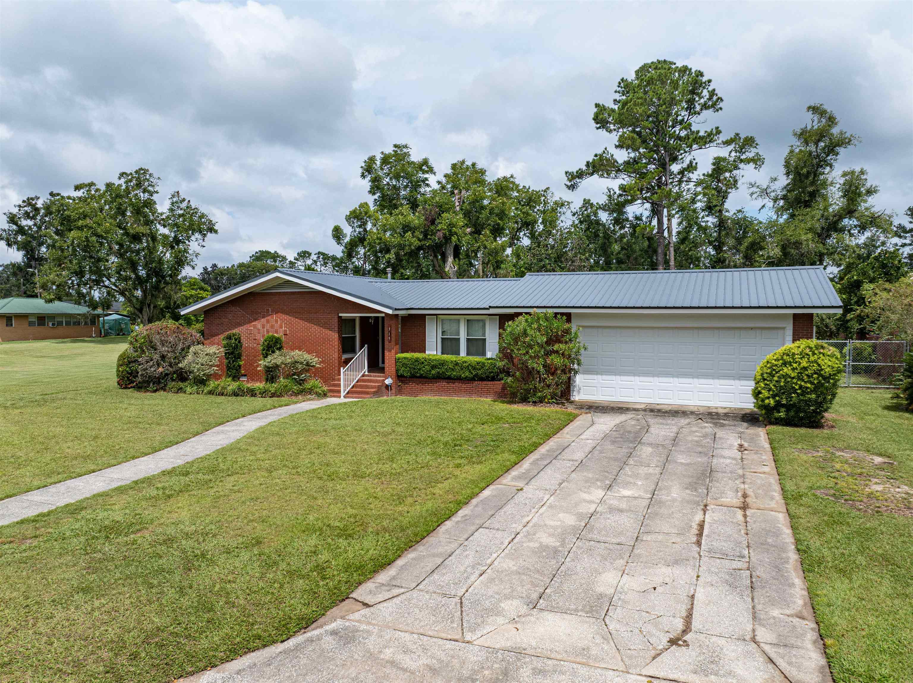 319 Southeast Bunker Street Madison, FL 32340 - Photo 8 of 42