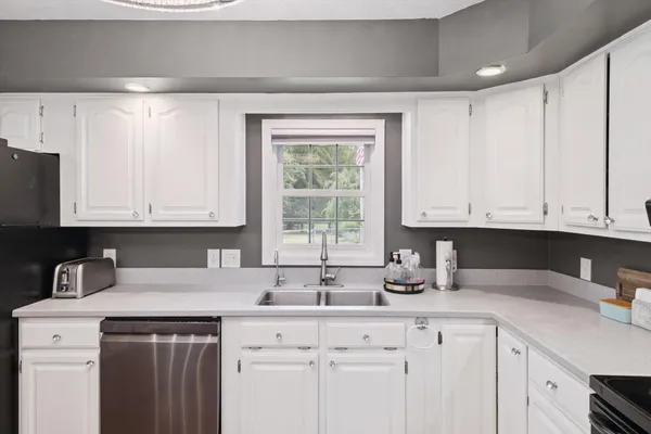 $599,900 | 1923 East Kimmel Road, Jackson, MI 49201