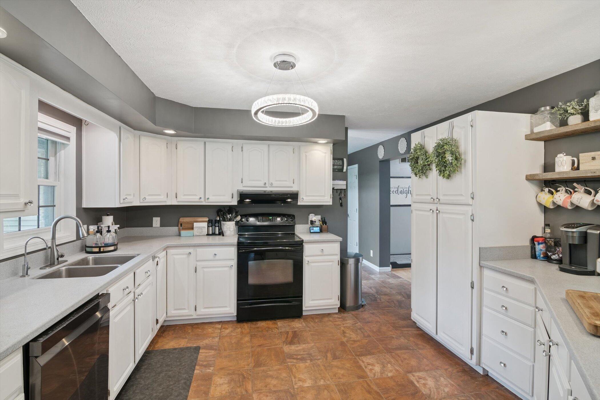 1923 East Kimmel Road Jackson, MI 49201 - Photo 17 of 75 15-1923-E-Kimmel-Rd-Jackson-MI-49201-Win