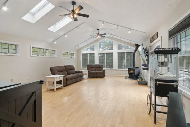 $599,900 | 1923 East Kimmel Road, Jackson, MI 49201