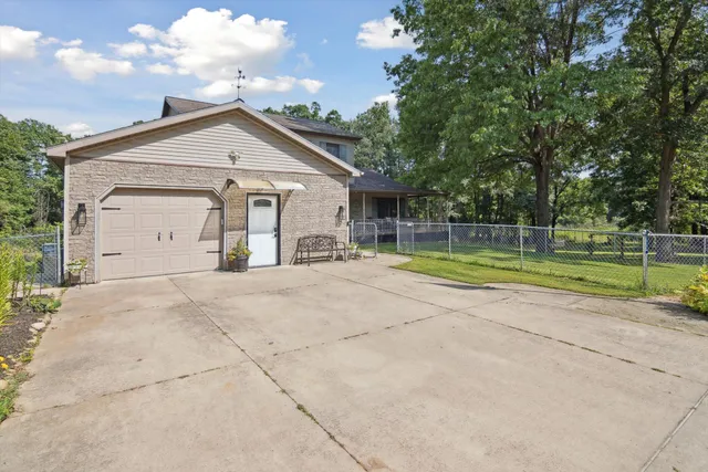 $599,900 | 1923 East Kimmel Road, Jackson, MI 49201