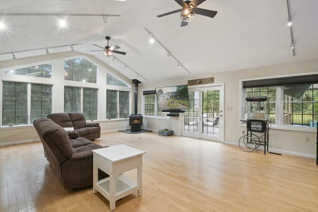 $599,900 | 1923 East Kimmel Road, Jackson, MI 49201