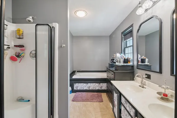 $599,900 | 1923 East Kimmel Road, Jackson, MI 49201