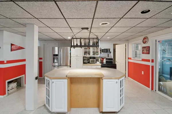 $599,900 | 1923 East Kimmel Road, Jackson, MI 49201