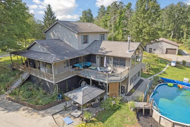 $599,900 | 1923 East Kimmel Road, Jackson, MI 49201