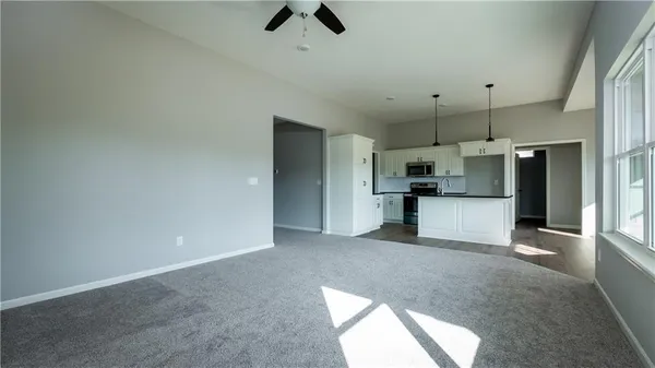 $315,000 | 1405 North White Oaks Lane, Napoleon, MO 64074