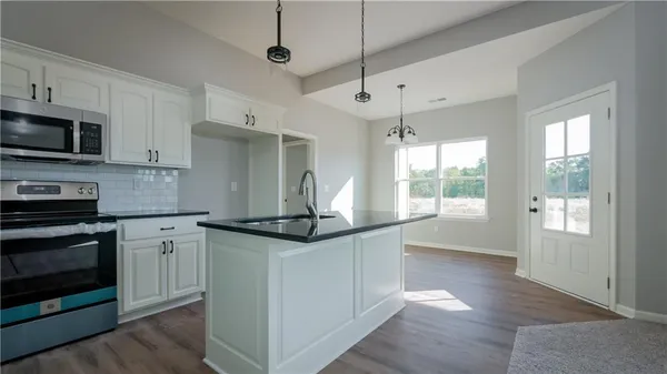 $315,000 | 1405 North White Oaks Lane, Napoleon, MO 64074